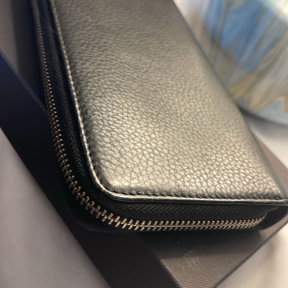 BREE Leather Continental Wallet & Keychain Set - Picture 10 of 11